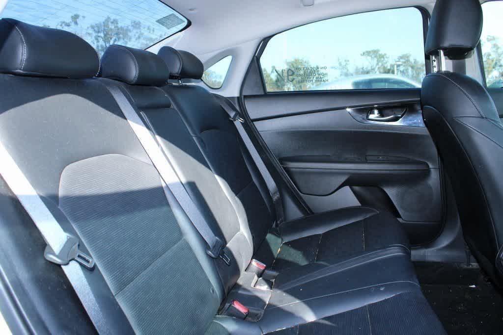 Thumbnail: 2019 Kia Forte - 9