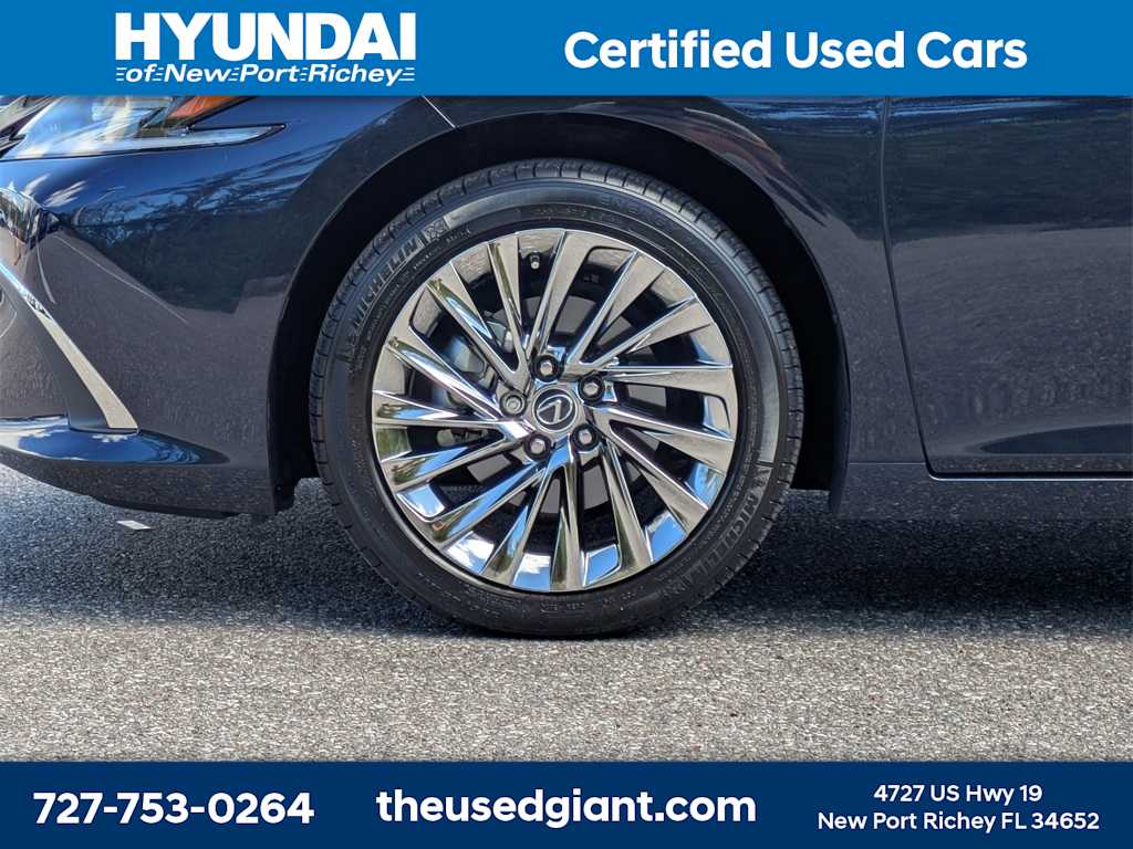 Thumbnail: 2025 Lexus ES - 10