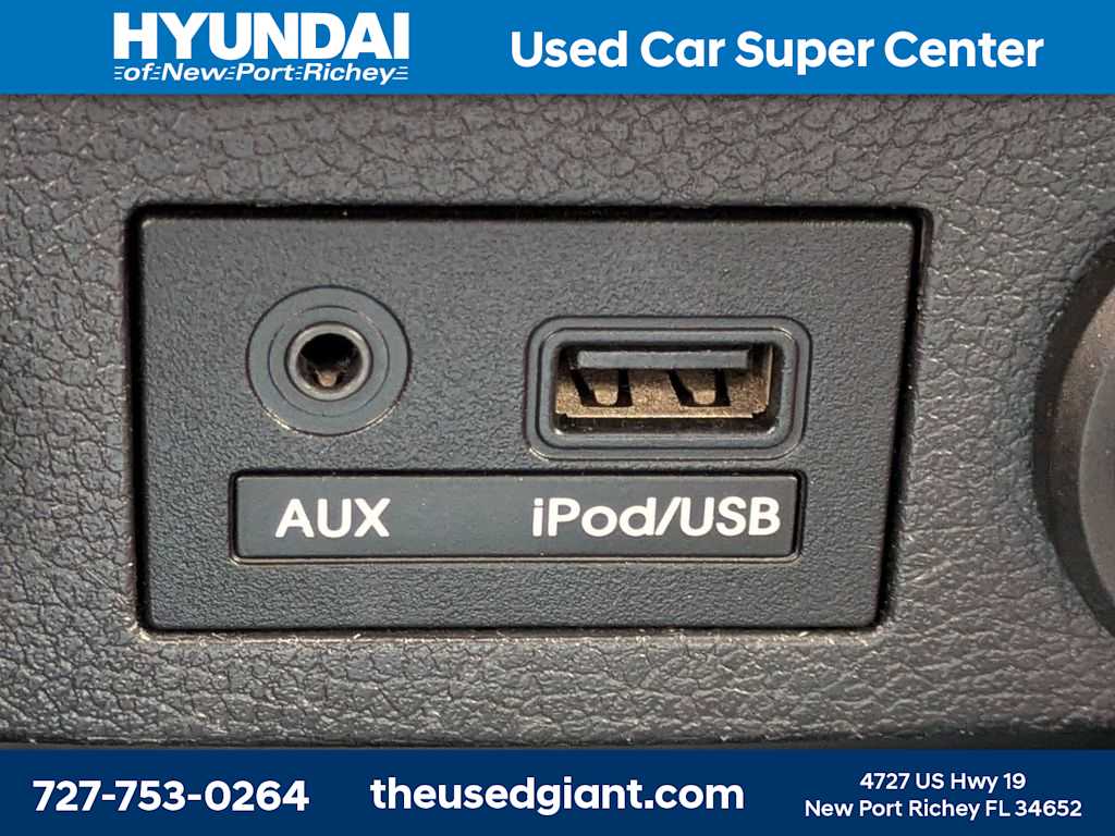 Thumbnail: 2012 Hyundai Veloster - 23
