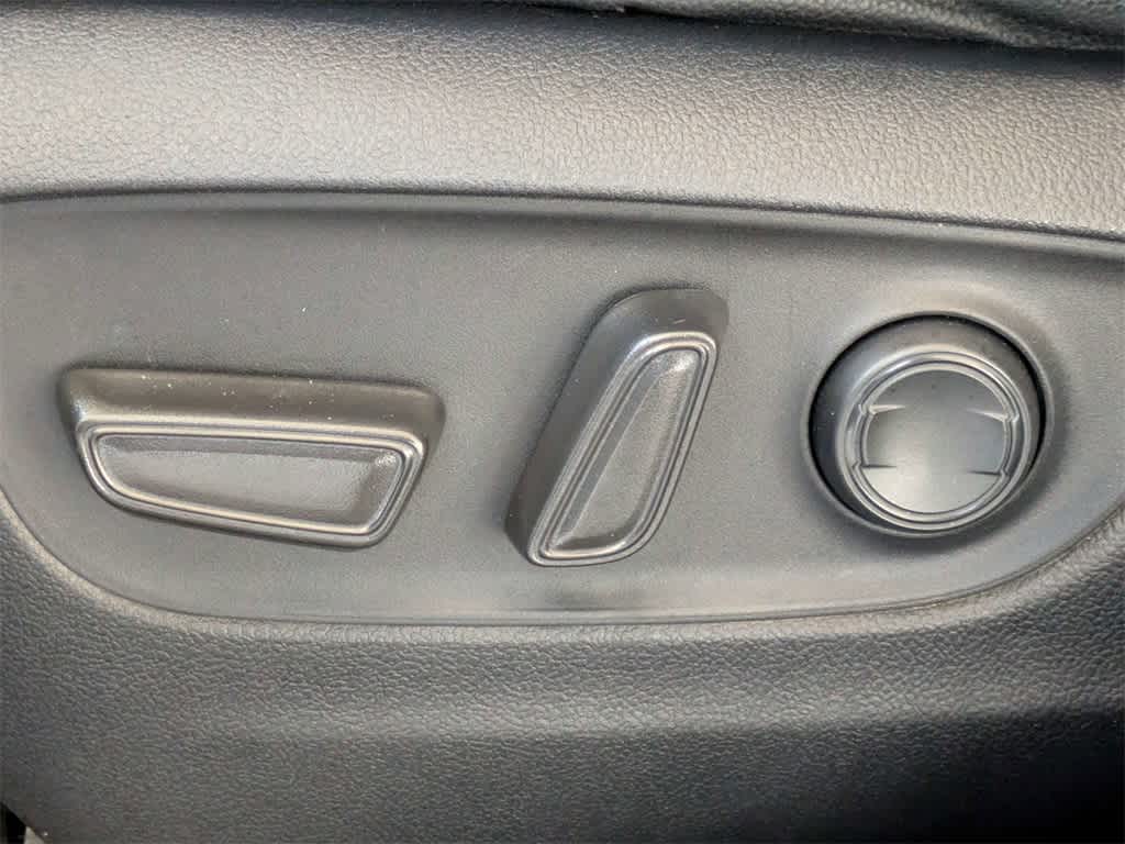 Thumbnail: 2022 Toyota RAV4 - 24