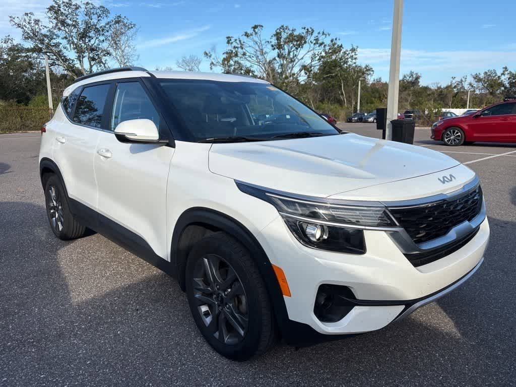 Thumbnail: 2022 Kia Seltos - 4