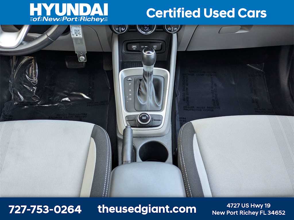 Thumbnail: 2023 Hyundai Venue - 19