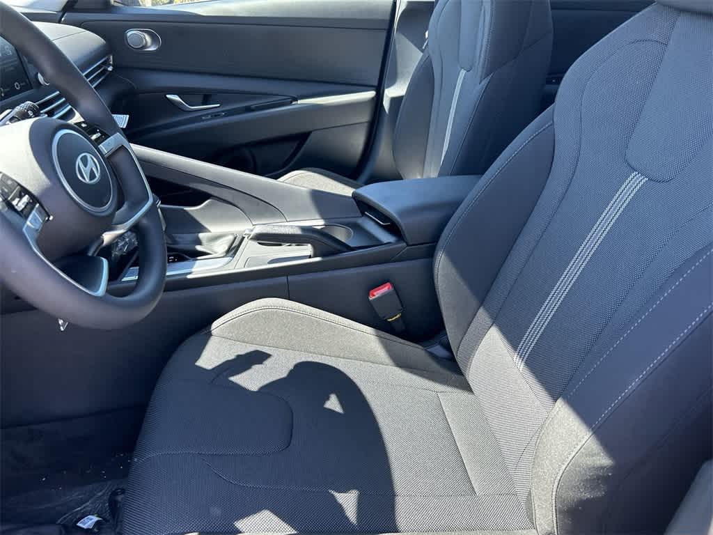 Thumbnail: 2025 Hyundai Elantra - 14