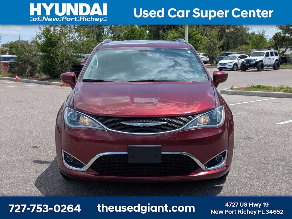 Thumbnail: 2017 Chrysler Pacifica - 8