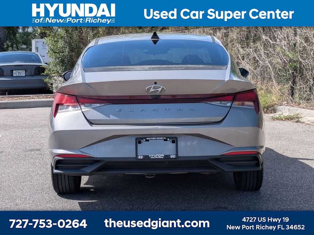 Thumbnail: 2022 Hyundai Elantra - 4