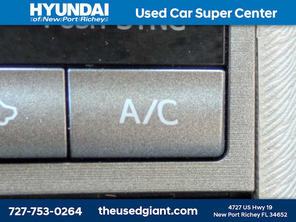 Thumbnail: 2009 Toyota Venza - 25