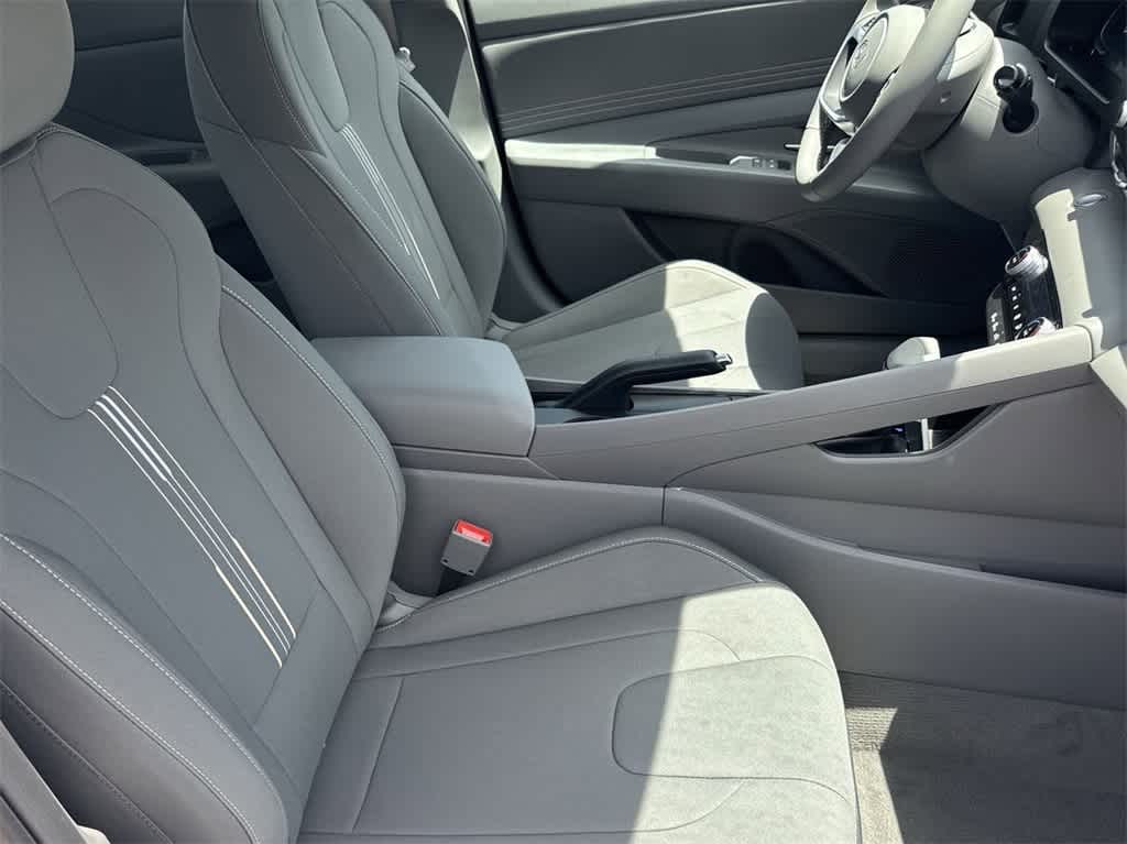 Thumbnail: 2025 Hyundai Elantra - 20
