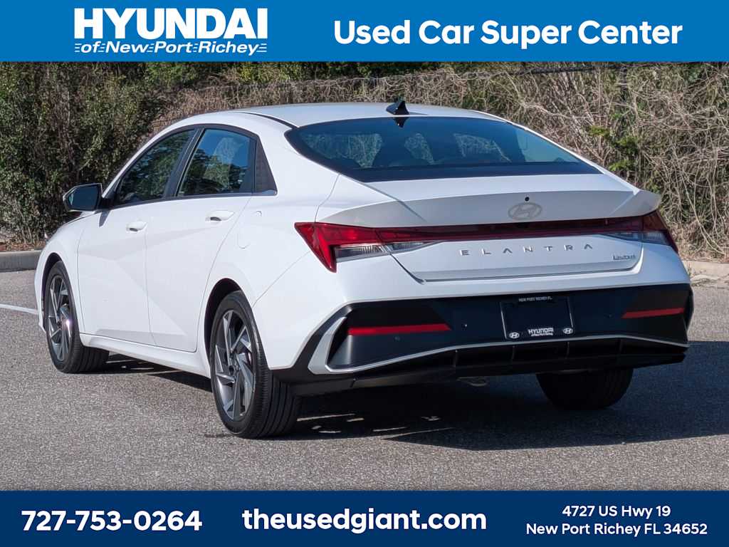 Thumbnail: 2024 Hyundai Elantra - 3
