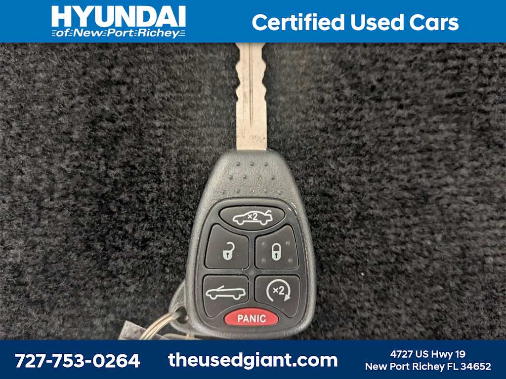 Thumbnail: 2011 Chrysler 200 - 32