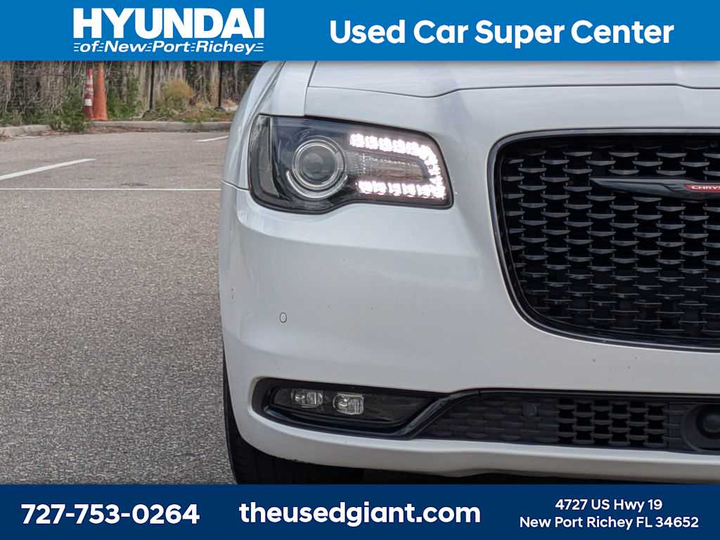 Thumbnail: 2020 Chrysler 300 - 9