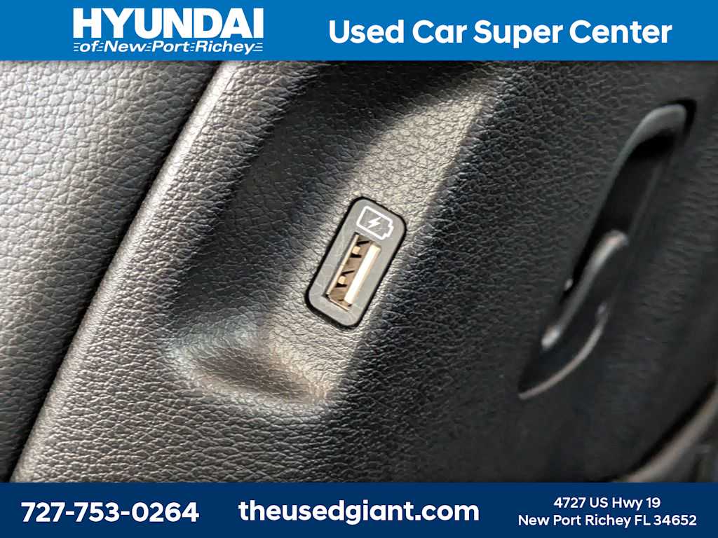 Thumbnail: 2021 Kia Telluride - 21