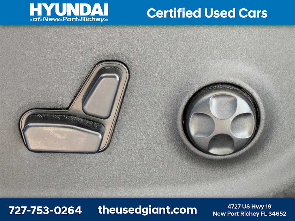 Thumbnail: 2020 Jeep Cherokee - 22