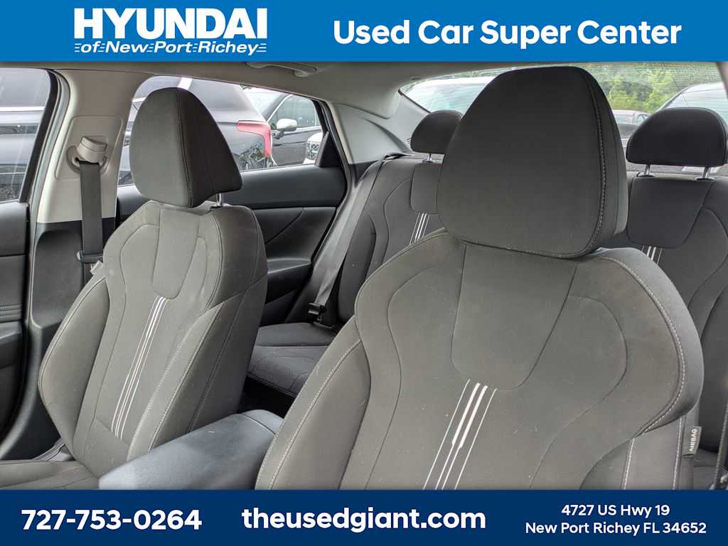 Thumbnail: 2022 Hyundai Elantra - 3
