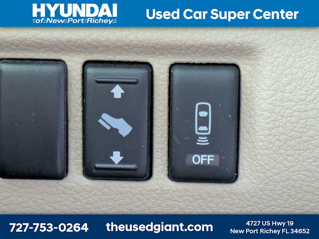 Thumbnail: 2014 Nissan Armada - 33