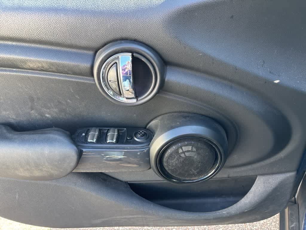 Thumbnail: 2015 MINI Cooper Hardtop - 11