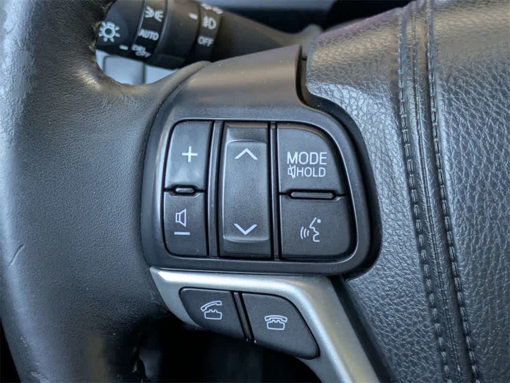 Thumbnail: 2014 Toyota Highlander - 36