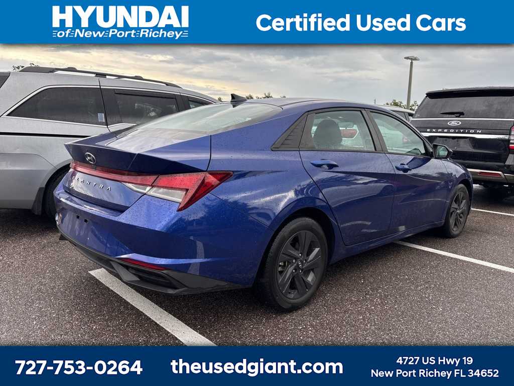 Thumbnail: 2022 Hyundai Elantra - 3