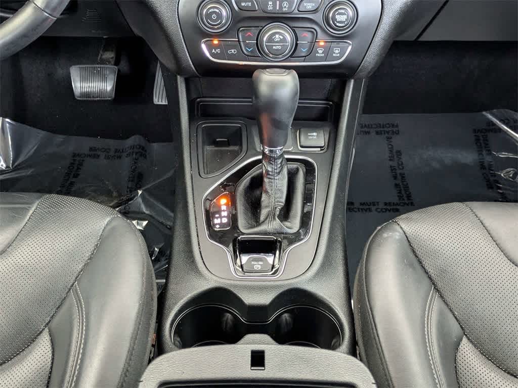 Thumbnail: 2019 Jeep Cherokee - 23