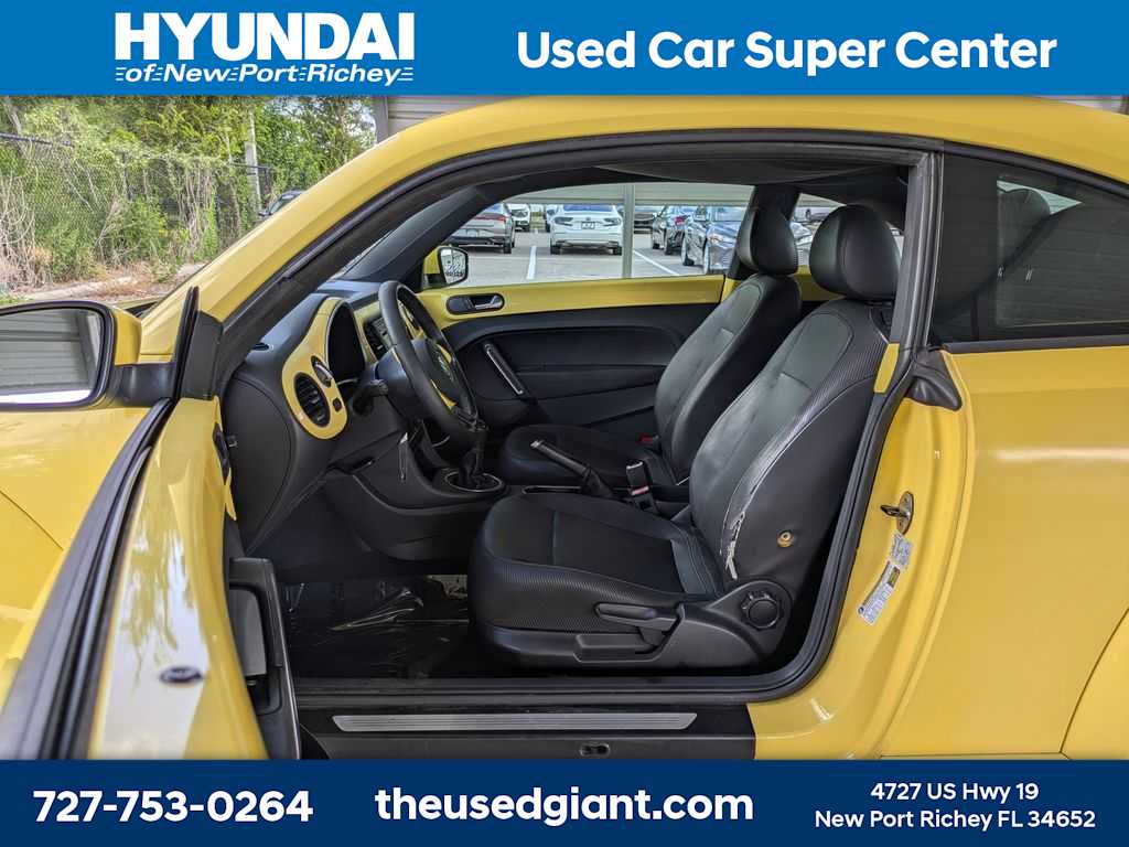 Thumbnail: 2012 Volkswagen Beetle - 17