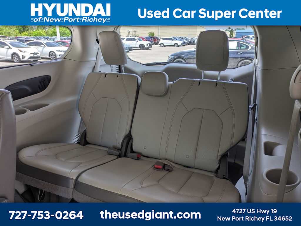 Thumbnail: 2017 Chrysler Pacifica - 15