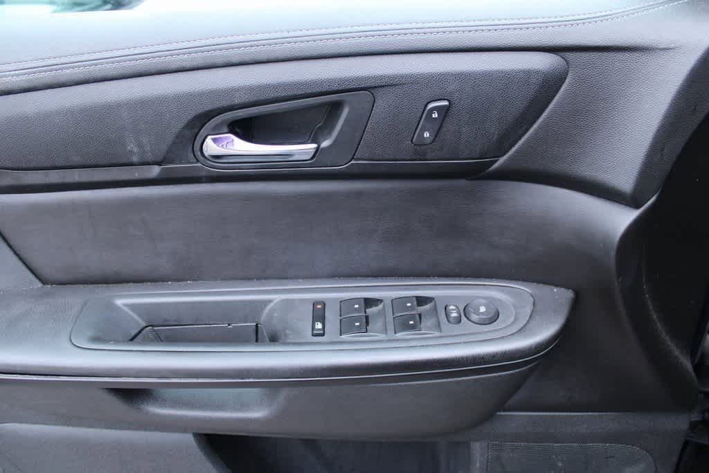 Thumbnail: 2017 Chevrolet Traverse - 10