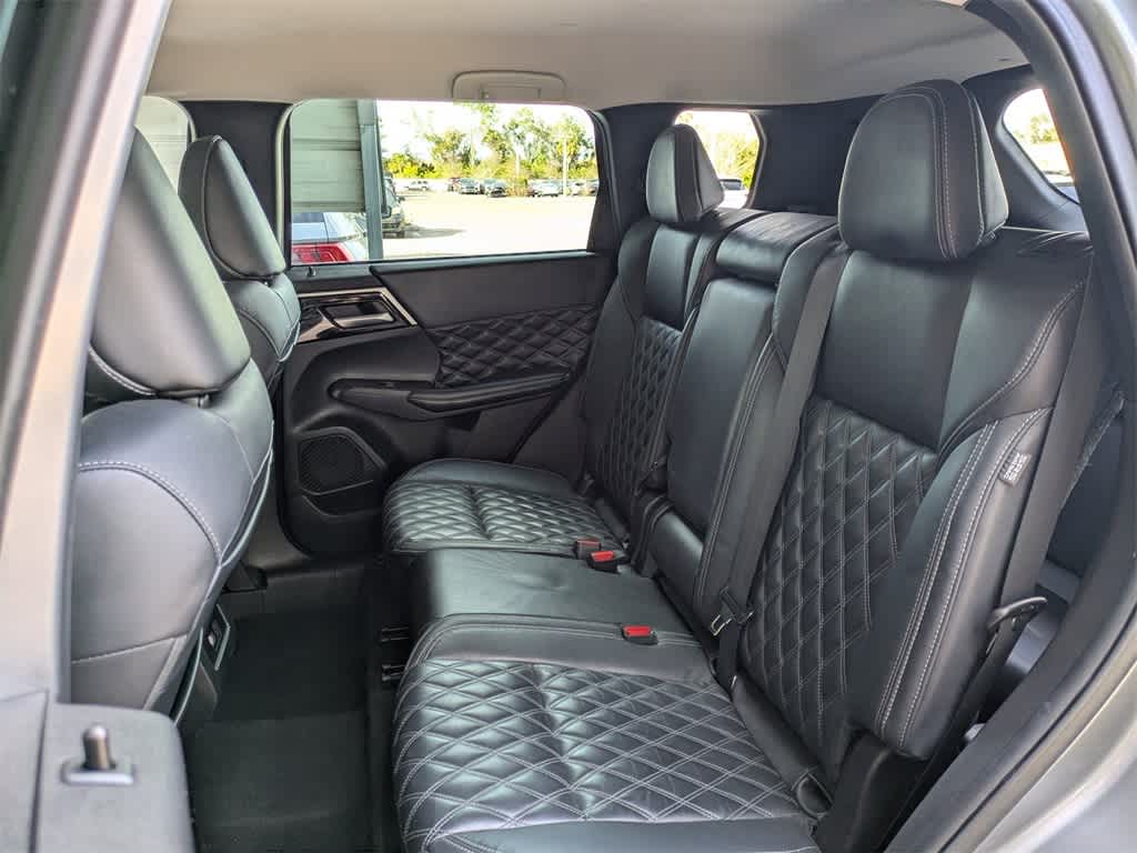 Thumbnail: 2022 Mitsubishi Outlander - 18