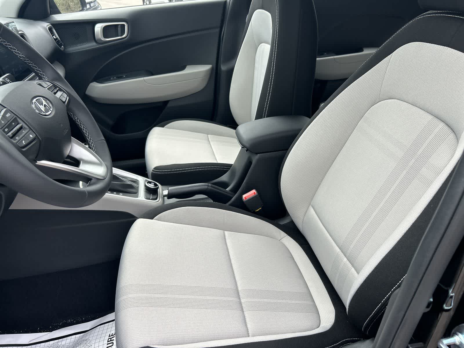 2025 Hyundai Venue SEL 2