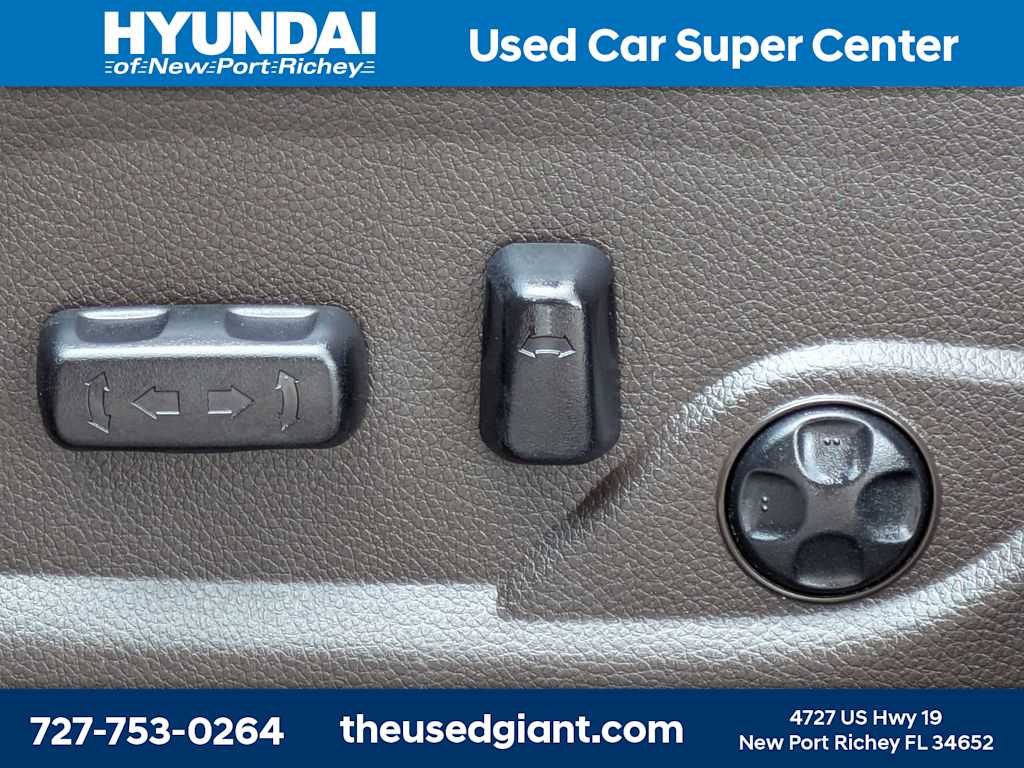 Thumbnail: 2015 Hyundai Santa Fe - 22