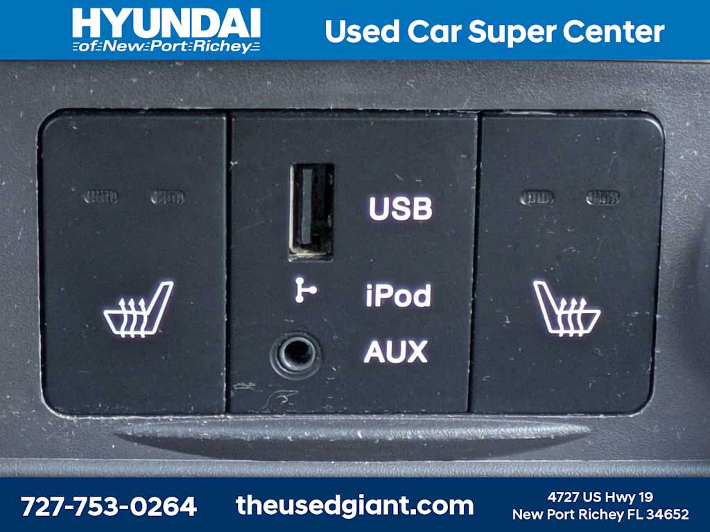 Thumbnail: 2010 Hyundai Santa Fe - 27