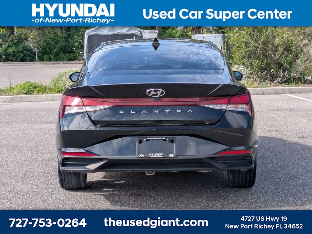 Thumbnail: 2023 Hyundai Elantra - 4