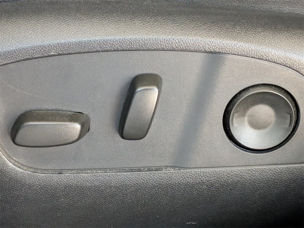 Thumbnail: 2025 Chevrolet Blazer EV - 23