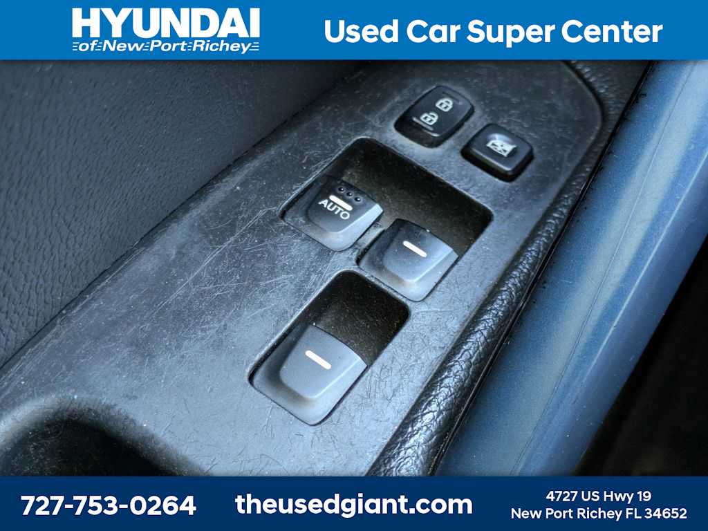 Thumbnail: 2013 Hyundai Veloster - 28