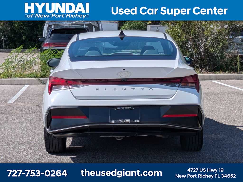 Thumbnail: 2025 Hyundai Elantra - 4