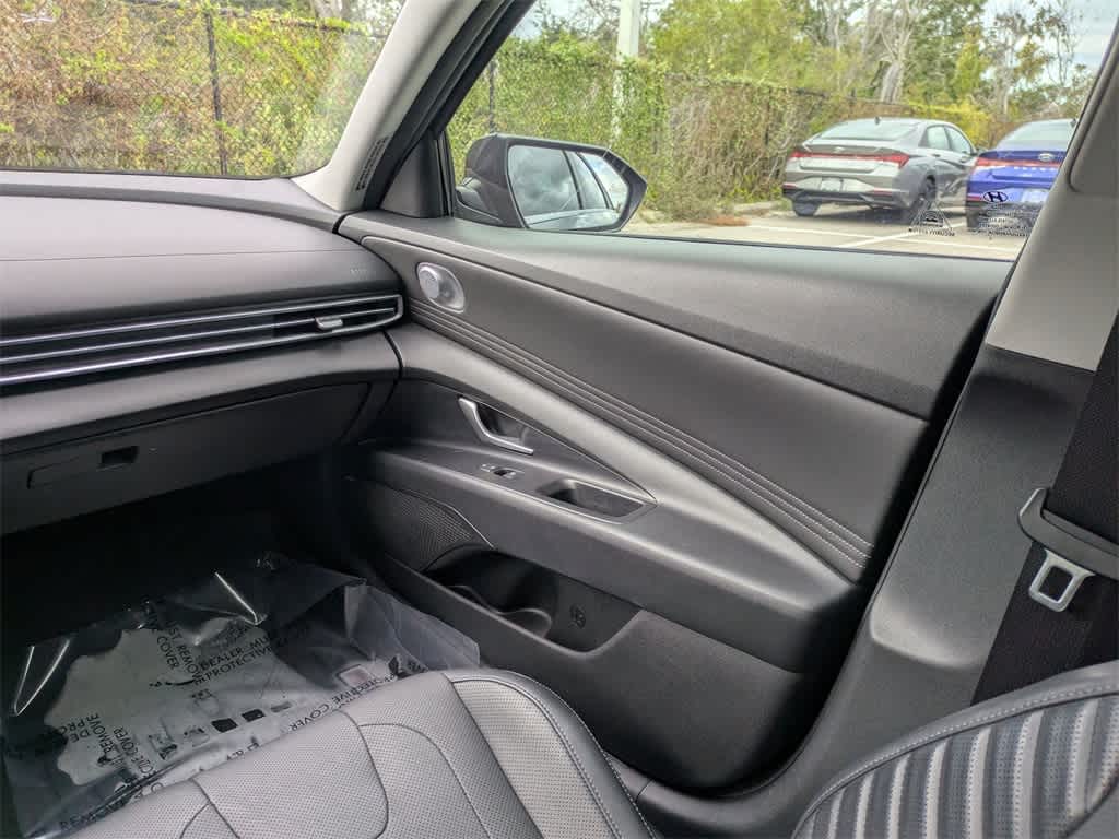 Thumbnail: 2021 Hyundai Elantra - 17