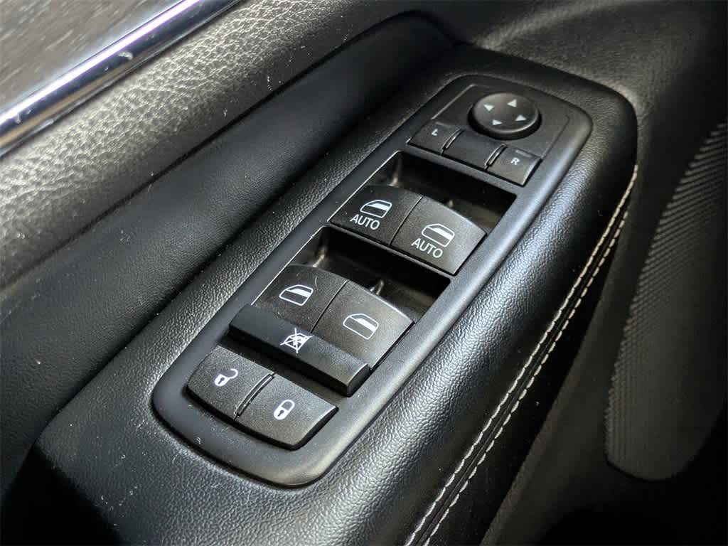 Thumbnail: 2016 Jeep Grand Cherokee - 32