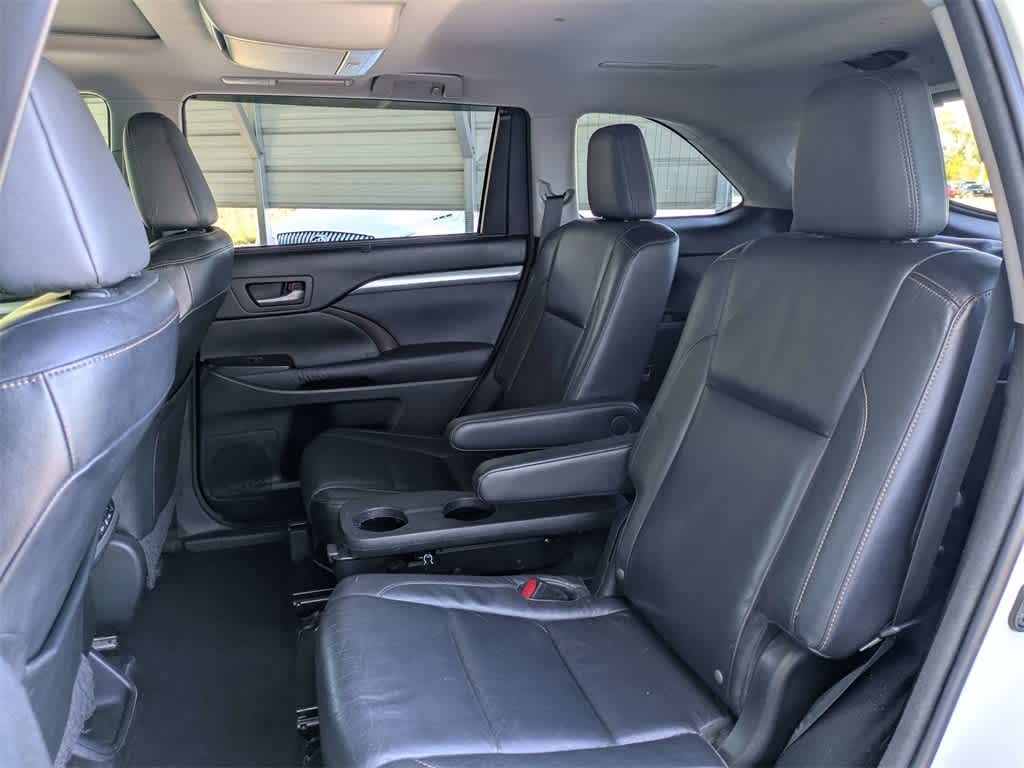 Thumbnail: 2014 Toyota Highlander - 18