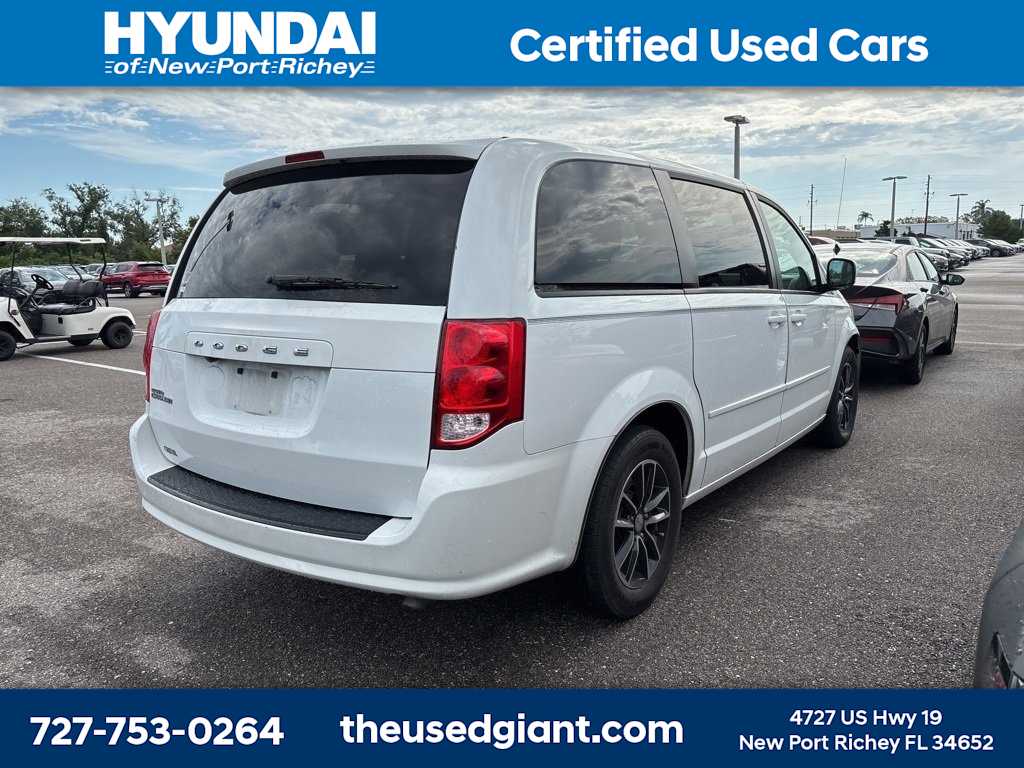 Thumbnail: 2017 Dodge Grand Caravan - 3