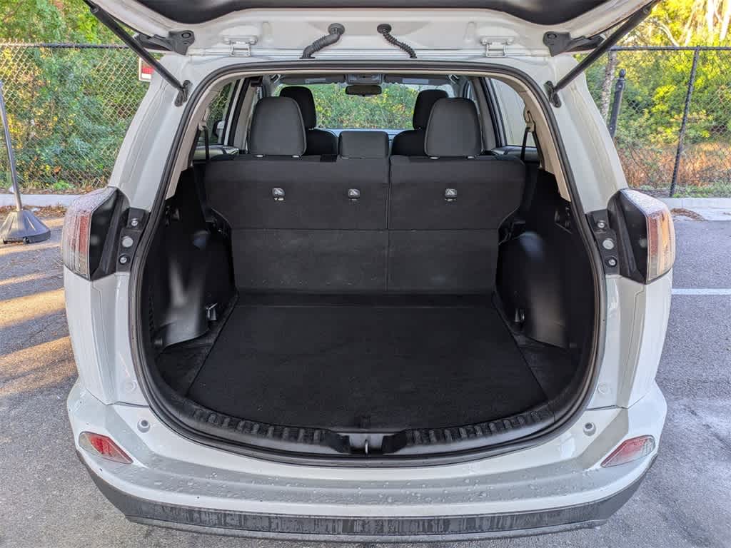 Thumbnail: 2018 Toyota RAV4 - 12