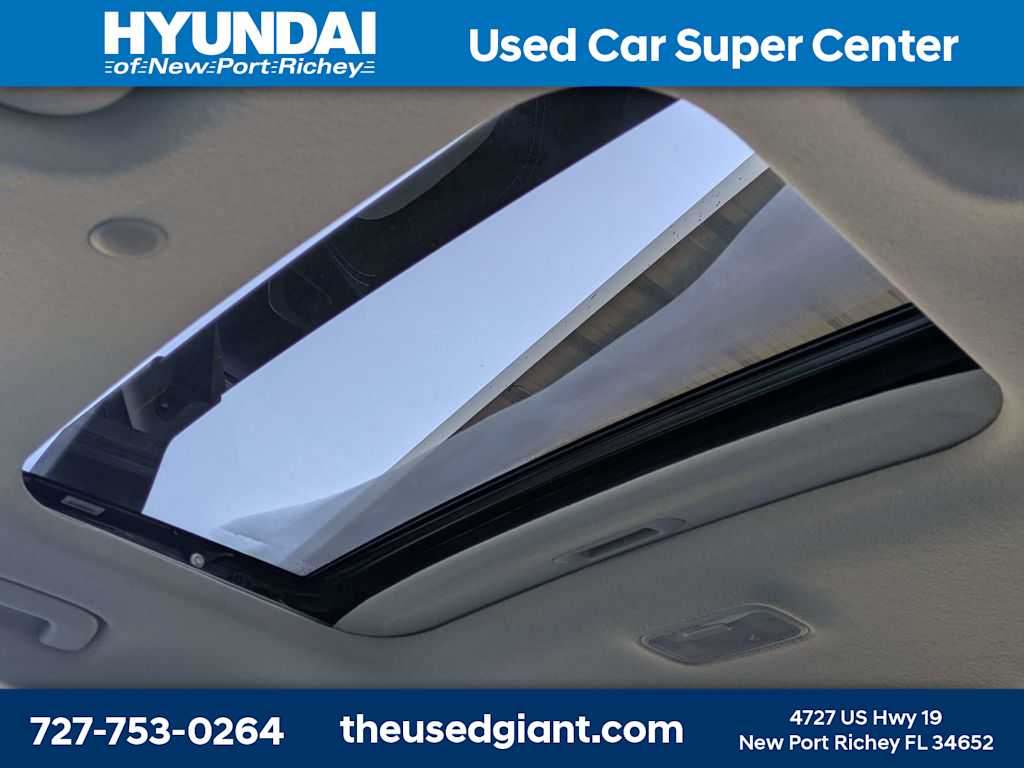 Thumbnail: 2023 Hyundai Venue - 20