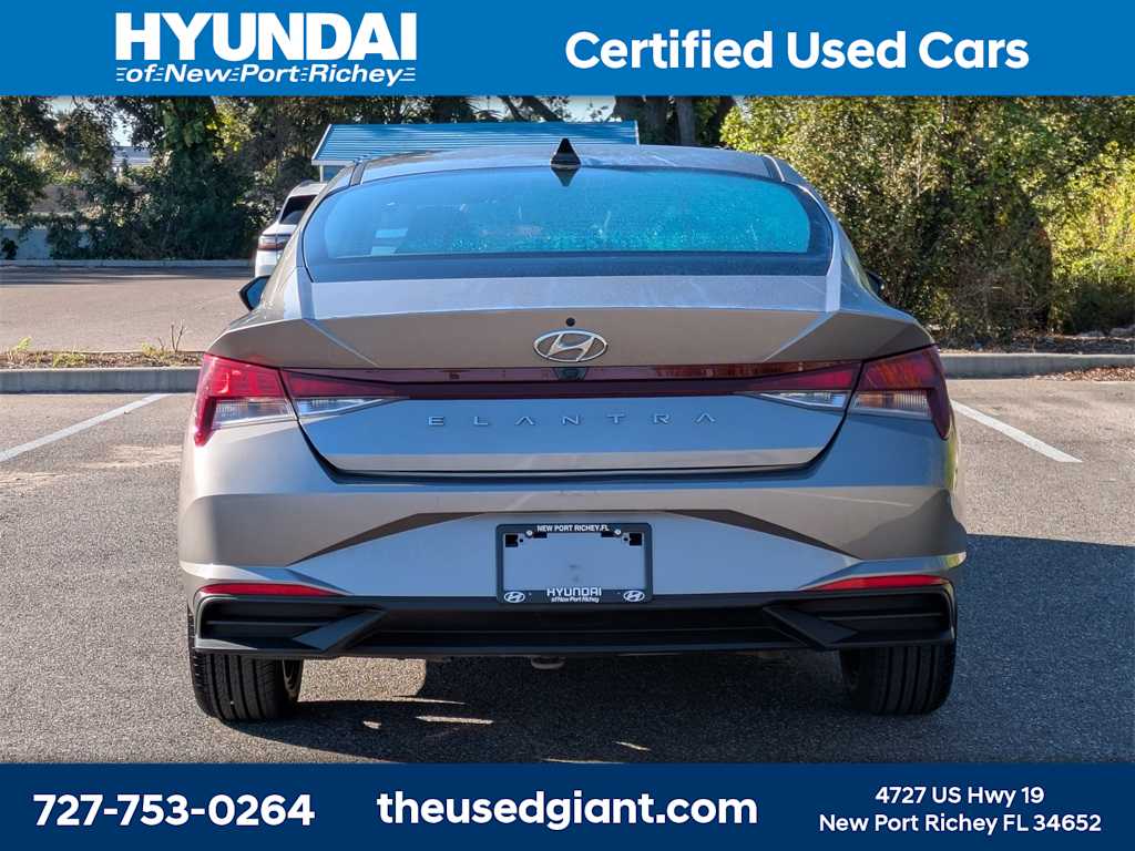 Thumbnail: 2023 Hyundai Elantra - 4