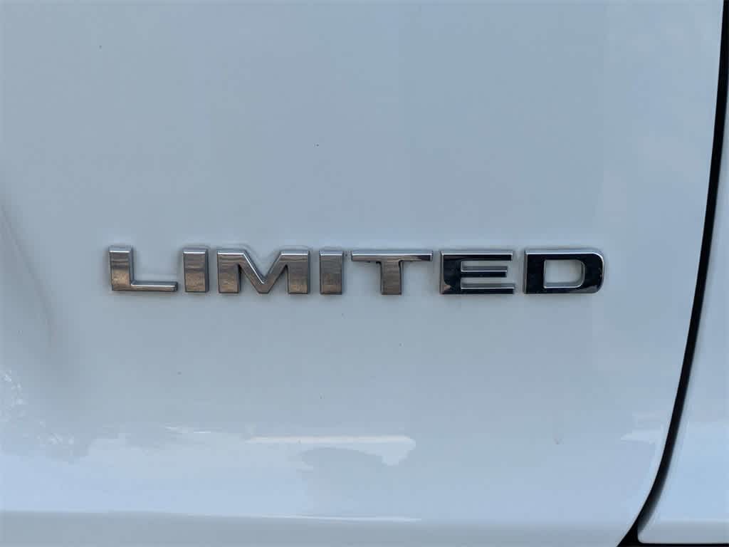 Thumbnail: 2019 Jeep Cherokee - 14