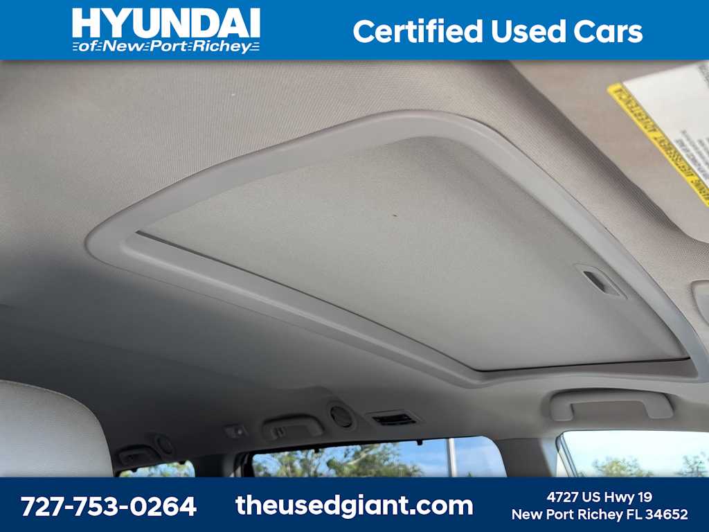 2015 Toyota Sienna XLE 9