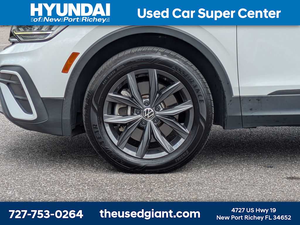 Thumbnail: 2022 Volkswagen Tiguan - 10