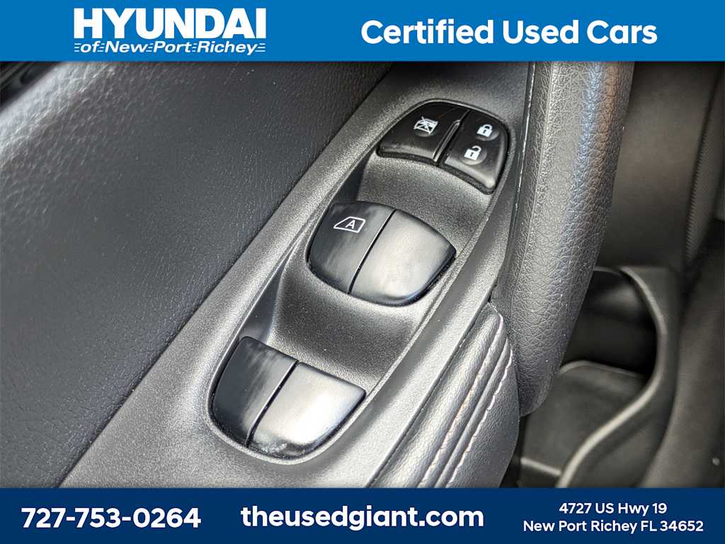 Thumbnail: 2018 Nissan Rogue Sport - 30