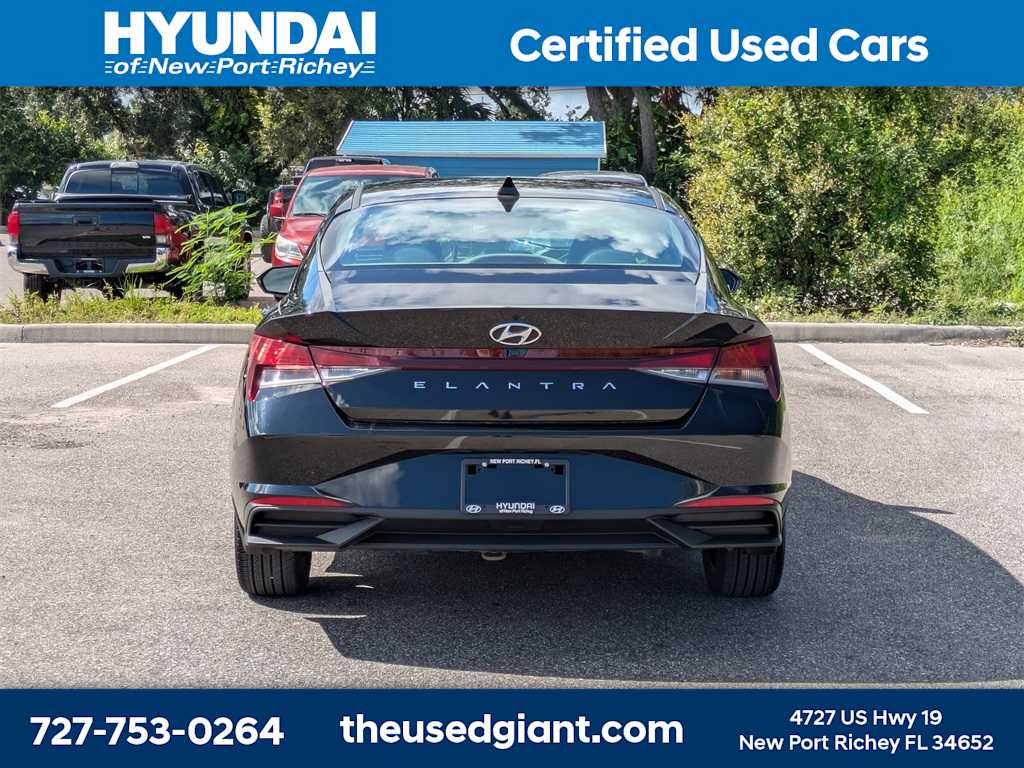 Thumbnail: 2023 Hyundai Elantra - 4