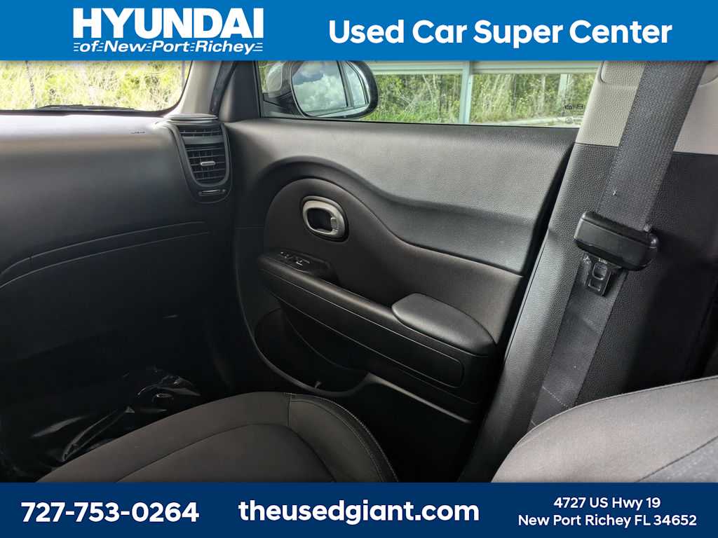 Thumbnail: 2017 Kia Soul - 17