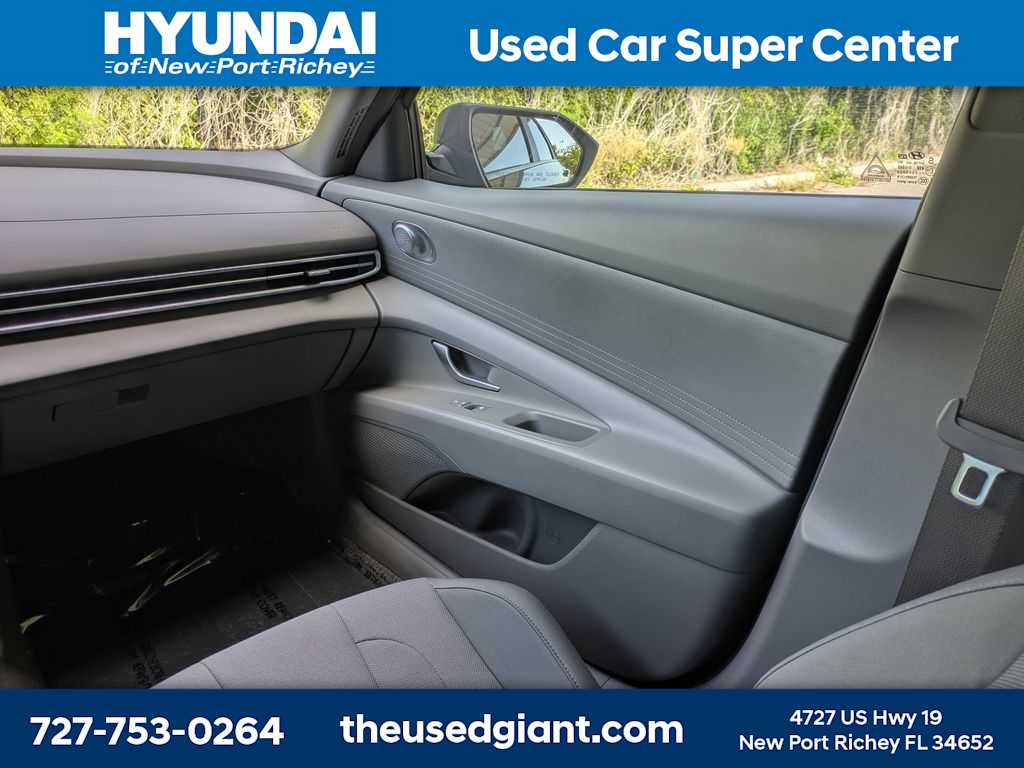 Thumbnail: 2025 Hyundai Elantra - 17
