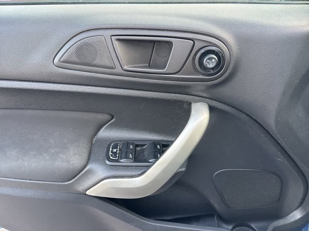 Thumbnail: 2011 Ford Fiesta - 7