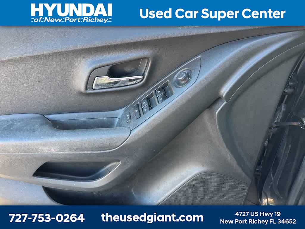 Thumbnail: 2016 Chevrolet Trax - 10