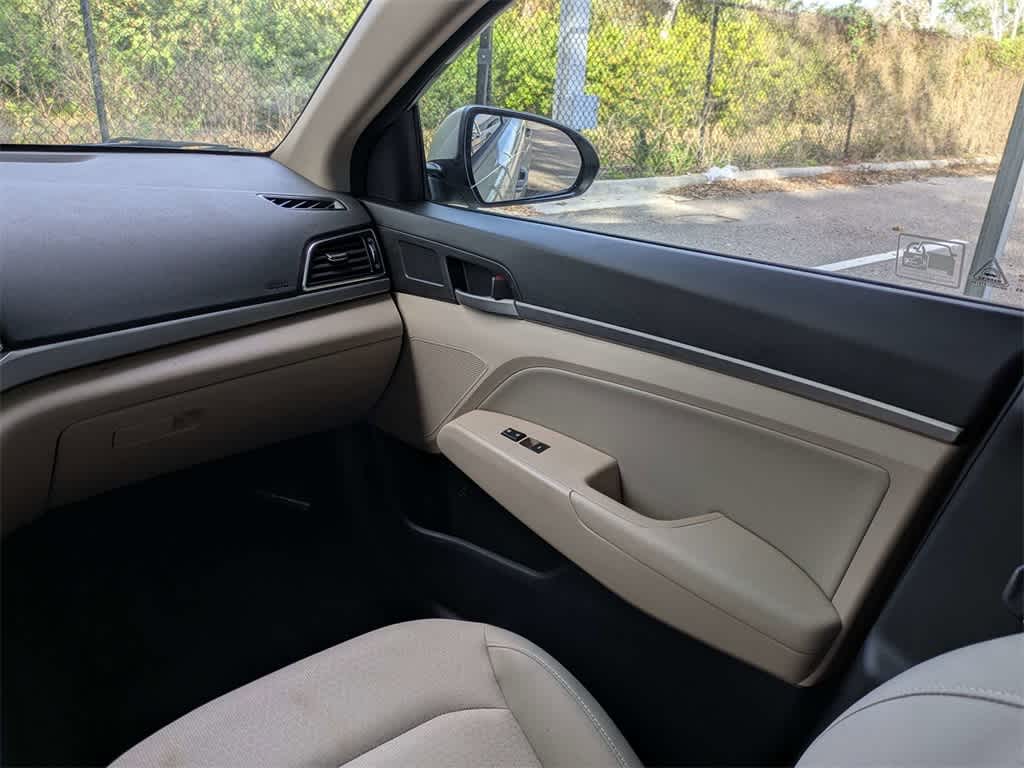 Thumbnail: 2017 Hyundai Elantra - 16